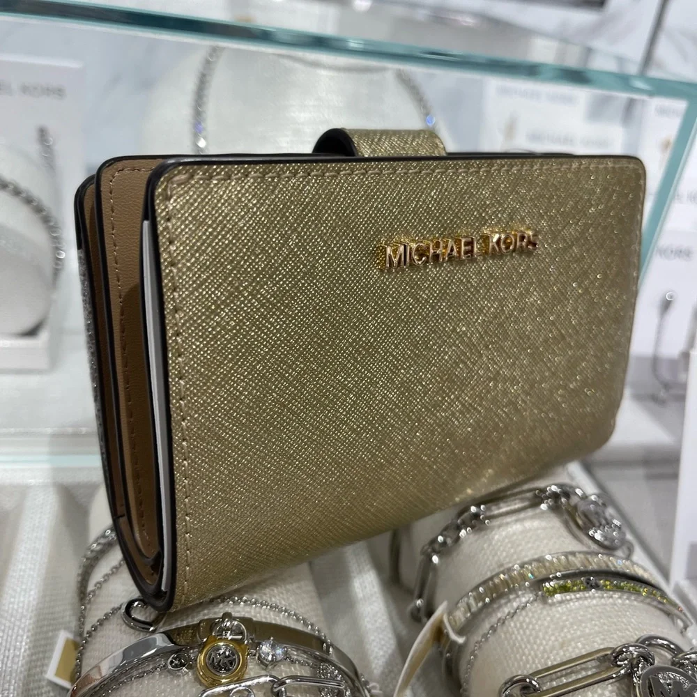 MICHAEL KORS Jet Set Md Zip CN Metallic Saffiano Leather BiFold Wallet Pale Gold